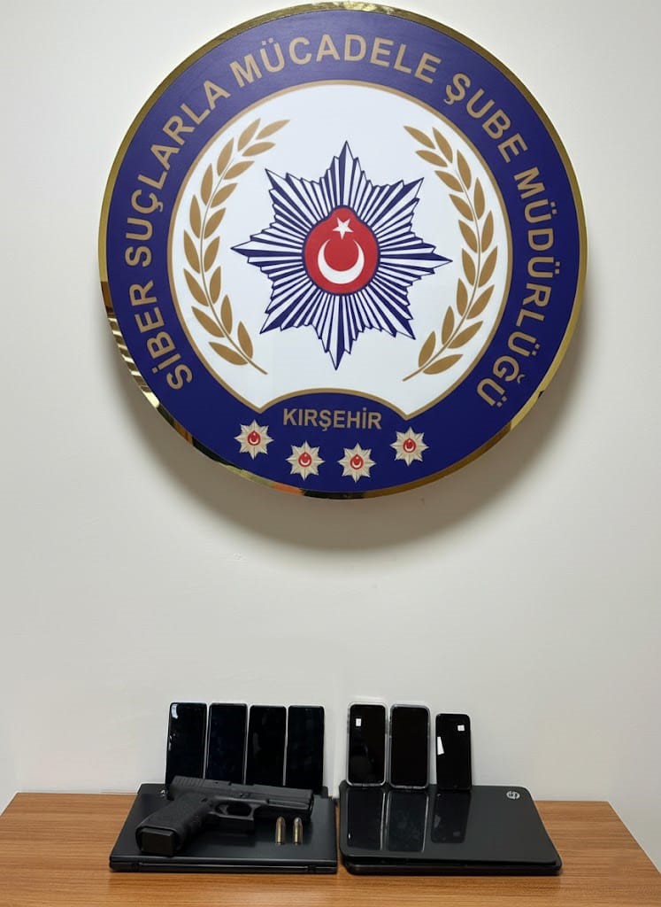 Telefonlara yükledikleri zararlı yazılımlarla vatandaşların hesaplarını boşaltanlar yakalandı