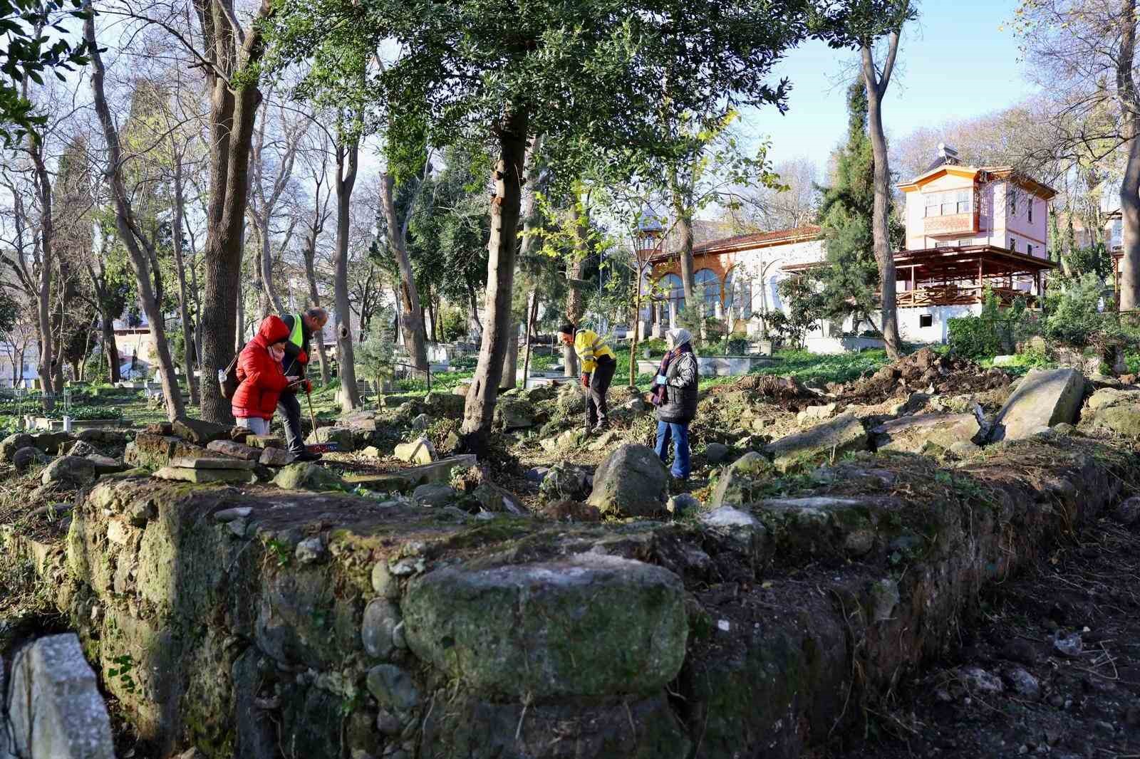 Seyyid Kutbiddin Mezarlığı’nda kurtarma kazısı ve çevre düzenleme çalışmaları