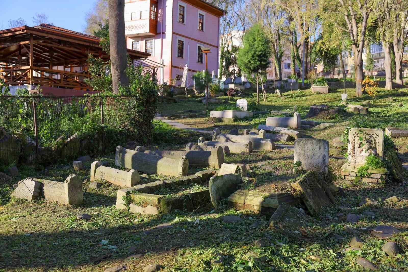 Seyyid Kutbiddin Mezarlığı’nda kurtarma kazısı ve çevre düzenleme çalışmaları