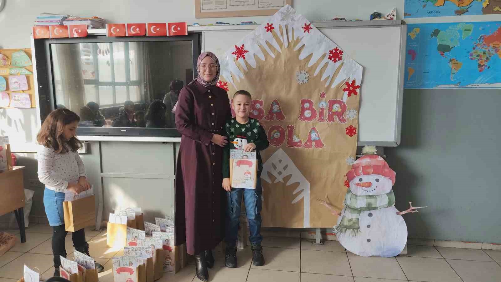 Erciş’te öğrencilerin karne sevinci