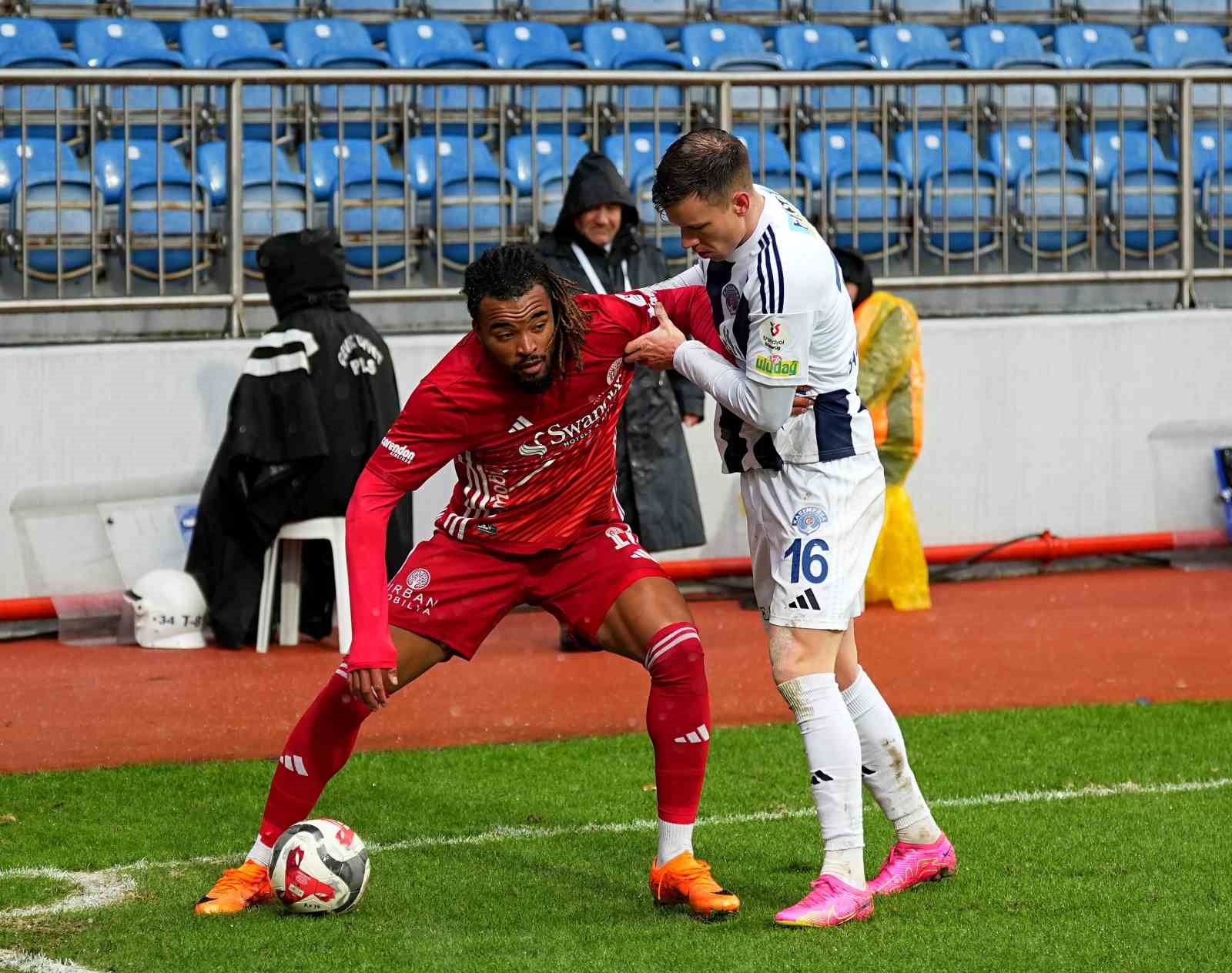 Trendyol Süper Lig: Kasımpaşa: 0 - Antalyaspor: 0 (İlk yarı)