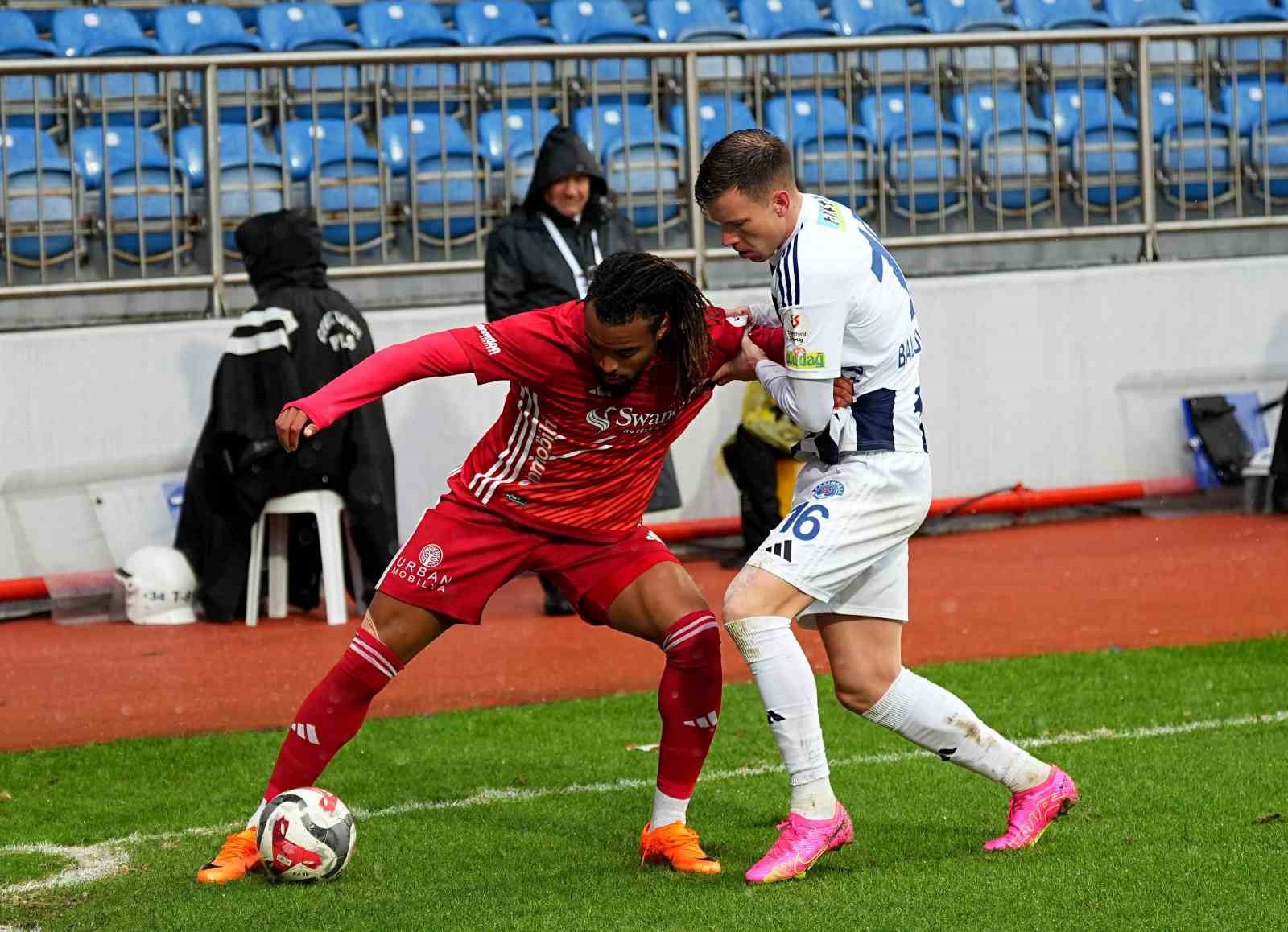 Trendyol Süper Lig: Kasımpaşa: 0 - Antalyaspor: 0 (İlk yarı)