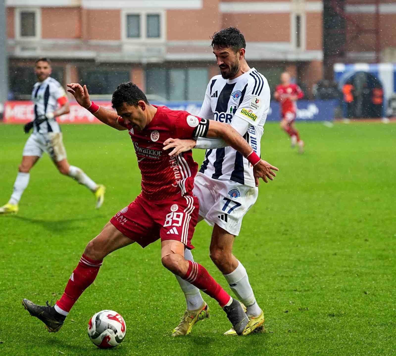 Trendyol Süper Lig: Kasımpaşa: 0 - Antalyaspor: 0 (İlk yarı)