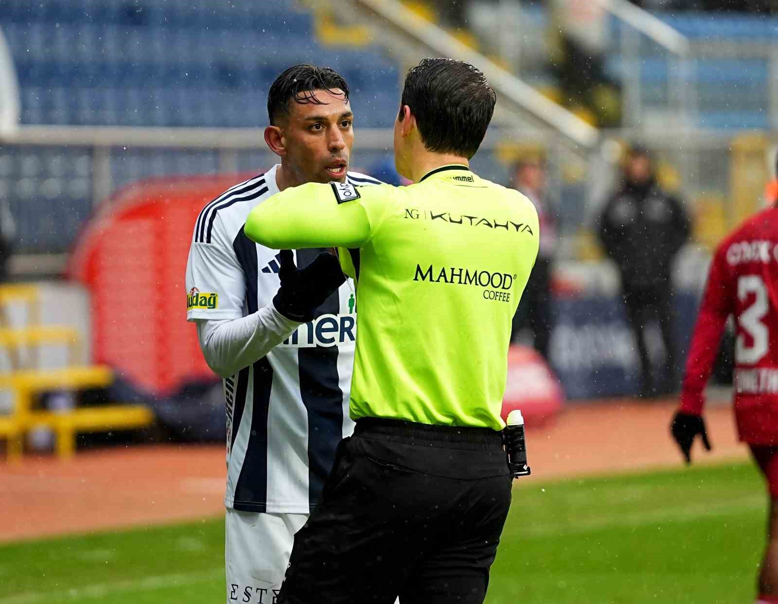 Trendyol Süper Lig: Kasımpaşa: 0 - Antalyaspor: 0 (İlk yarı)