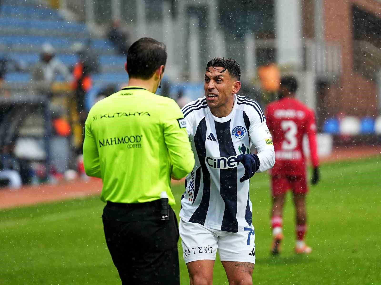 Trendyol Süper Lig: Kasımpaşa: 0 - Antalyaspor: 0 (İlk yarı)