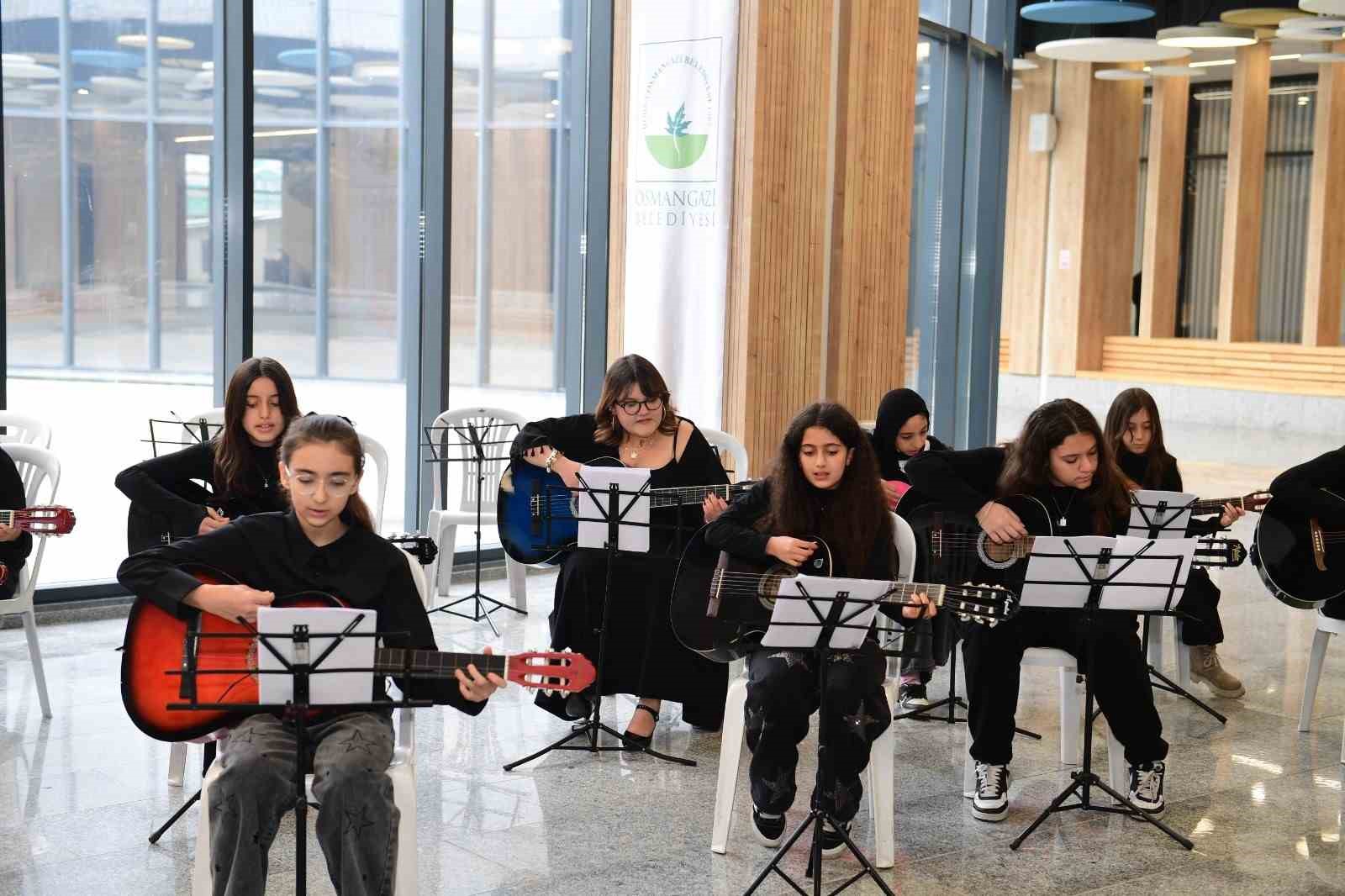 Osmangazi Belediyesi Yetenek Evleri’nde hayaller eserlere dönüştü