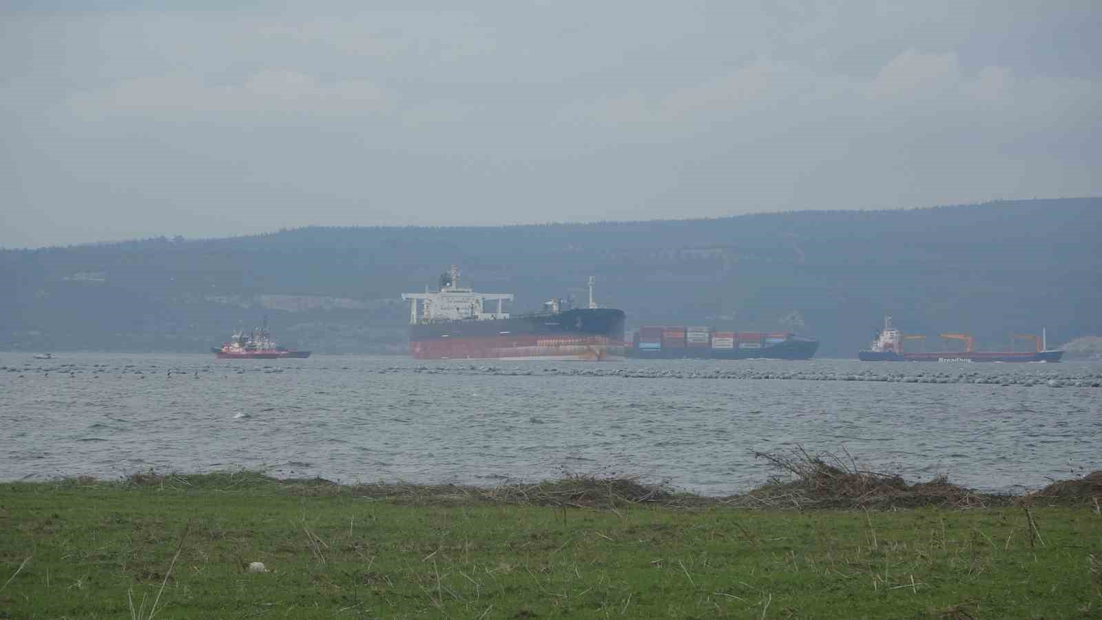 Çanakkale Boğazı’ndan geçen tanker jeneratör arızası yaptı