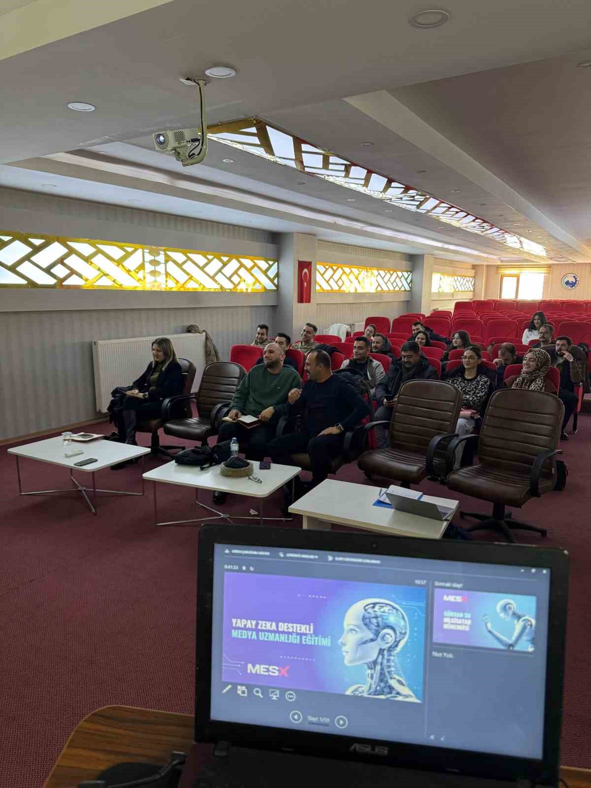 Ağrı’da basın mensuplarına yönelik yapay zekâ destekli medya uzmanlığı eğitimi başladı