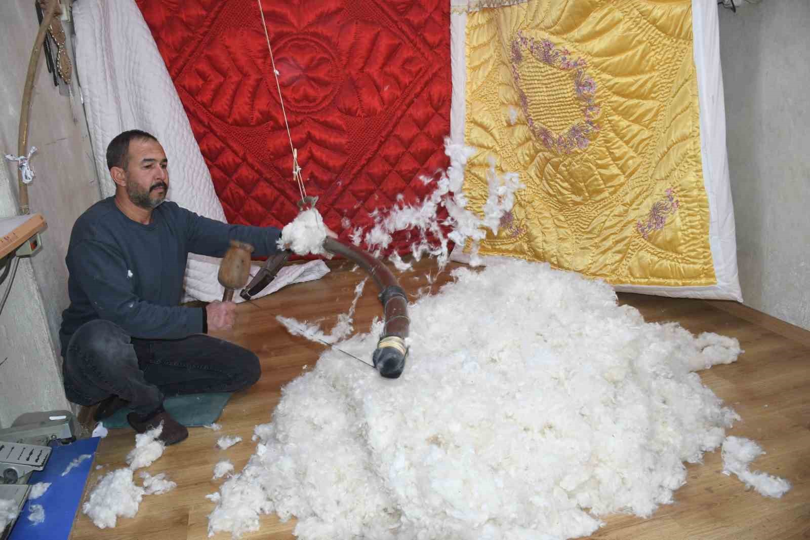 Son hallaçlar, teknolojiye direniyor