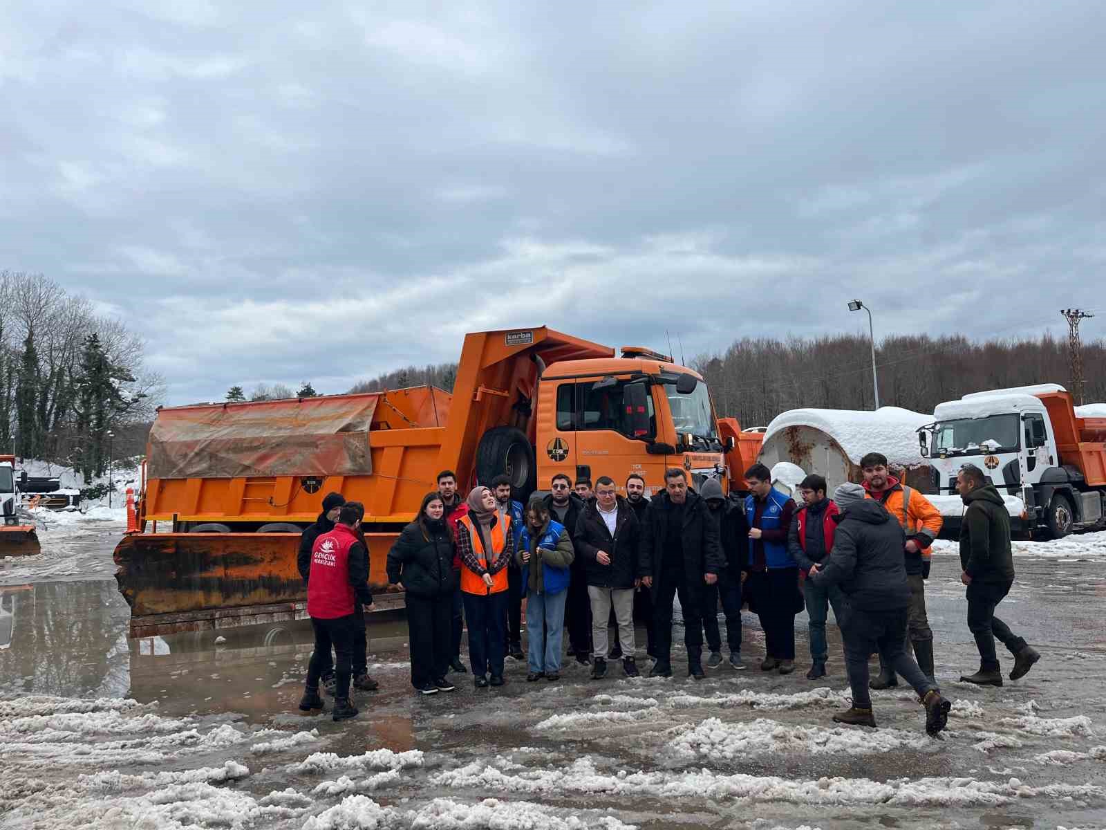 Öğrencilerden karayolları çalışanlarına anlamlı ziyaret