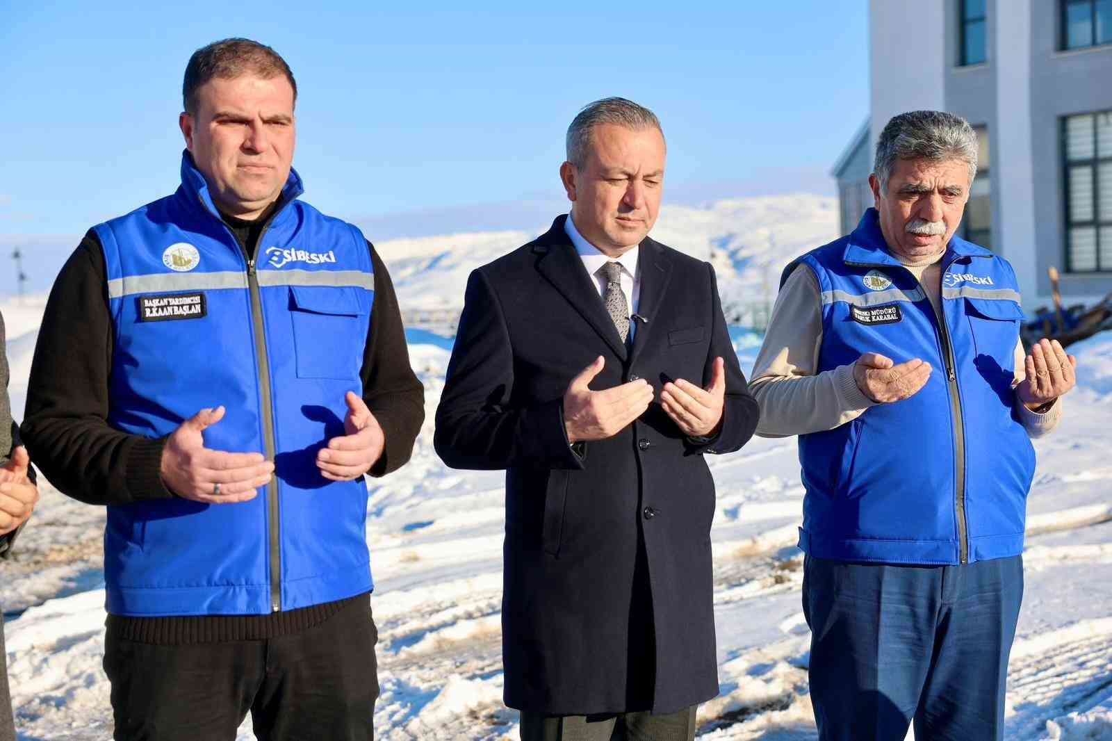 ‘Kar zahmet değil rahmet’ dediler, şükür koyunu kestiler