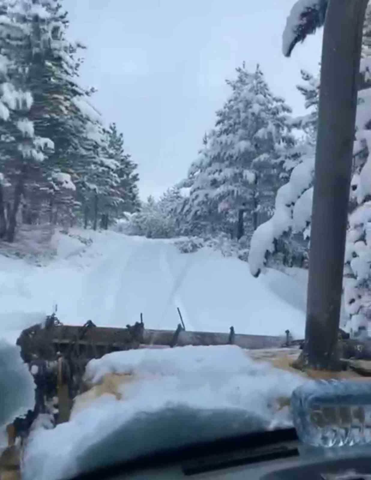 Karabük’te kar yağışı nedeniyle 109 köy yolu ulaşıma kapandı