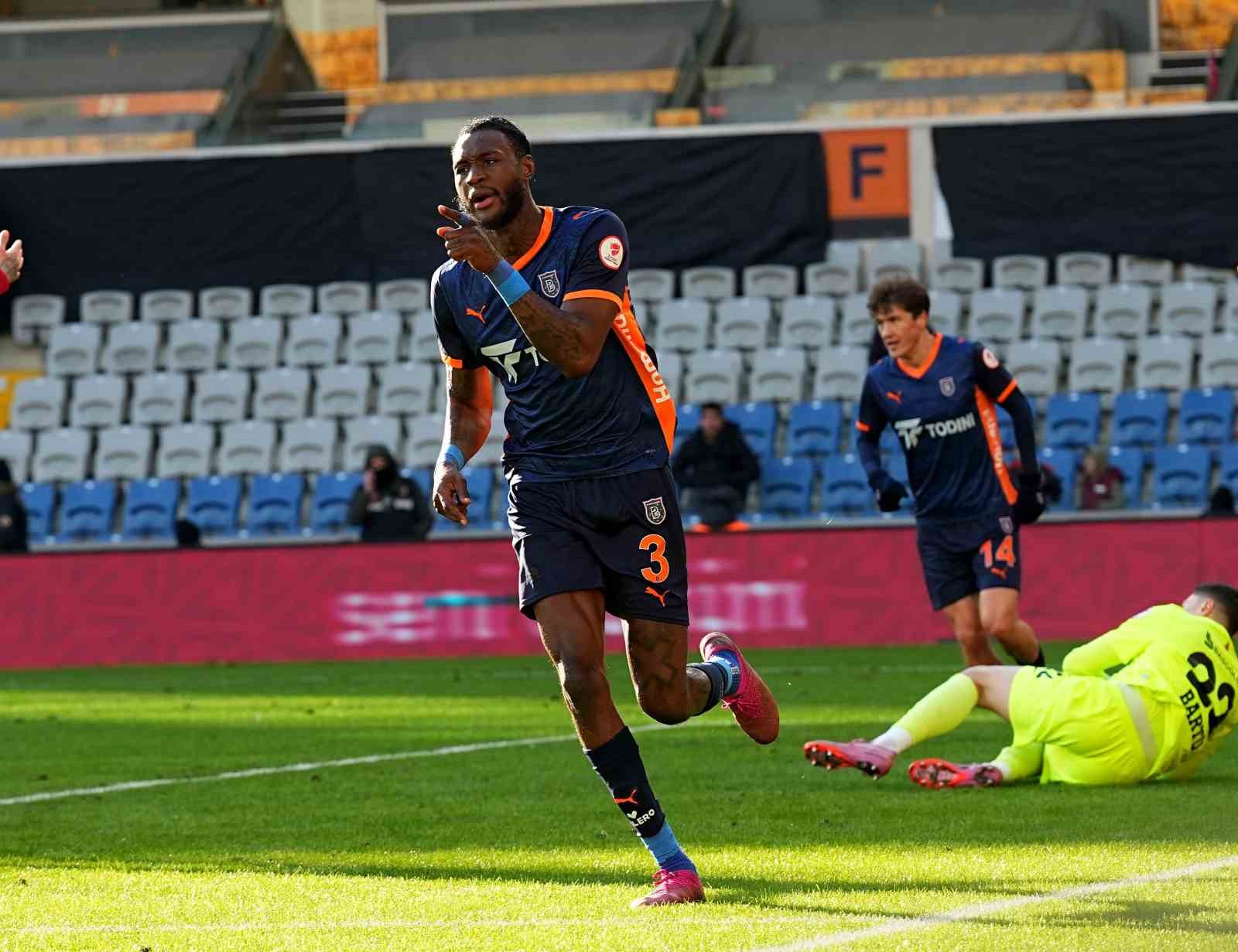 Ziraat Türkiye Kupası: RAMS Başakşehir: 1 - Boluspor: 1 (İlk yarı)
