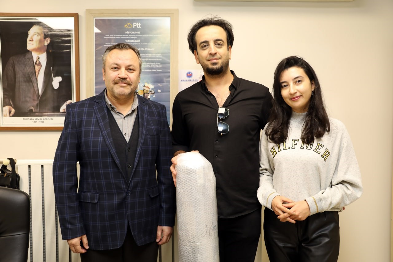 Ressam çift, Bakan Kurum’u halıya resmetti