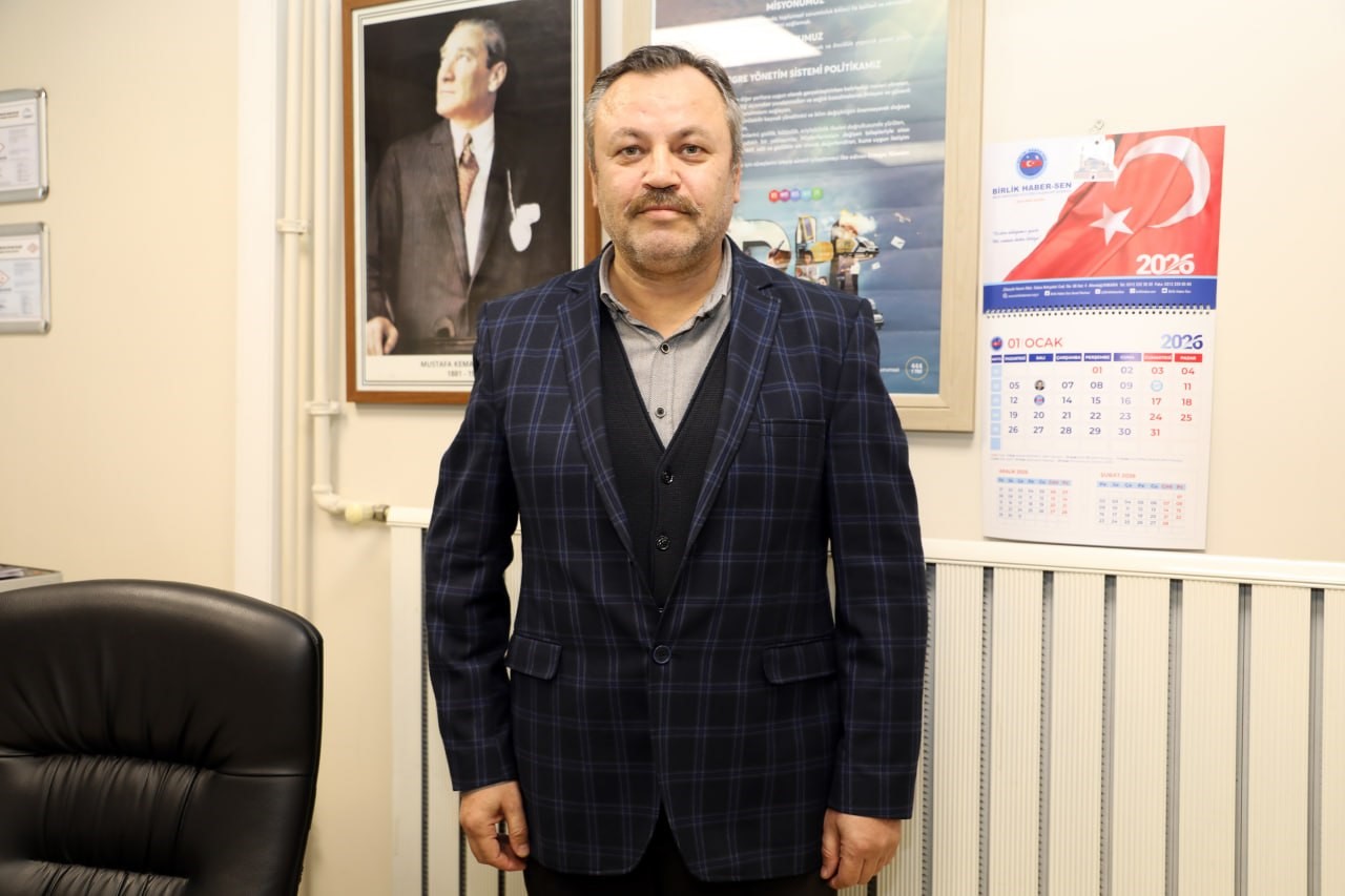 Ressam çift, Bakan Kurum’u halıya resmetti