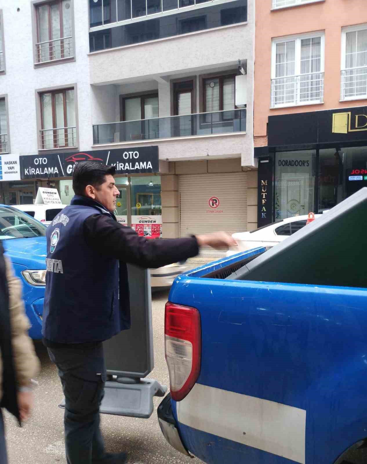 Nilüfer’de kaldırımlar işgallerden arındırılıyor