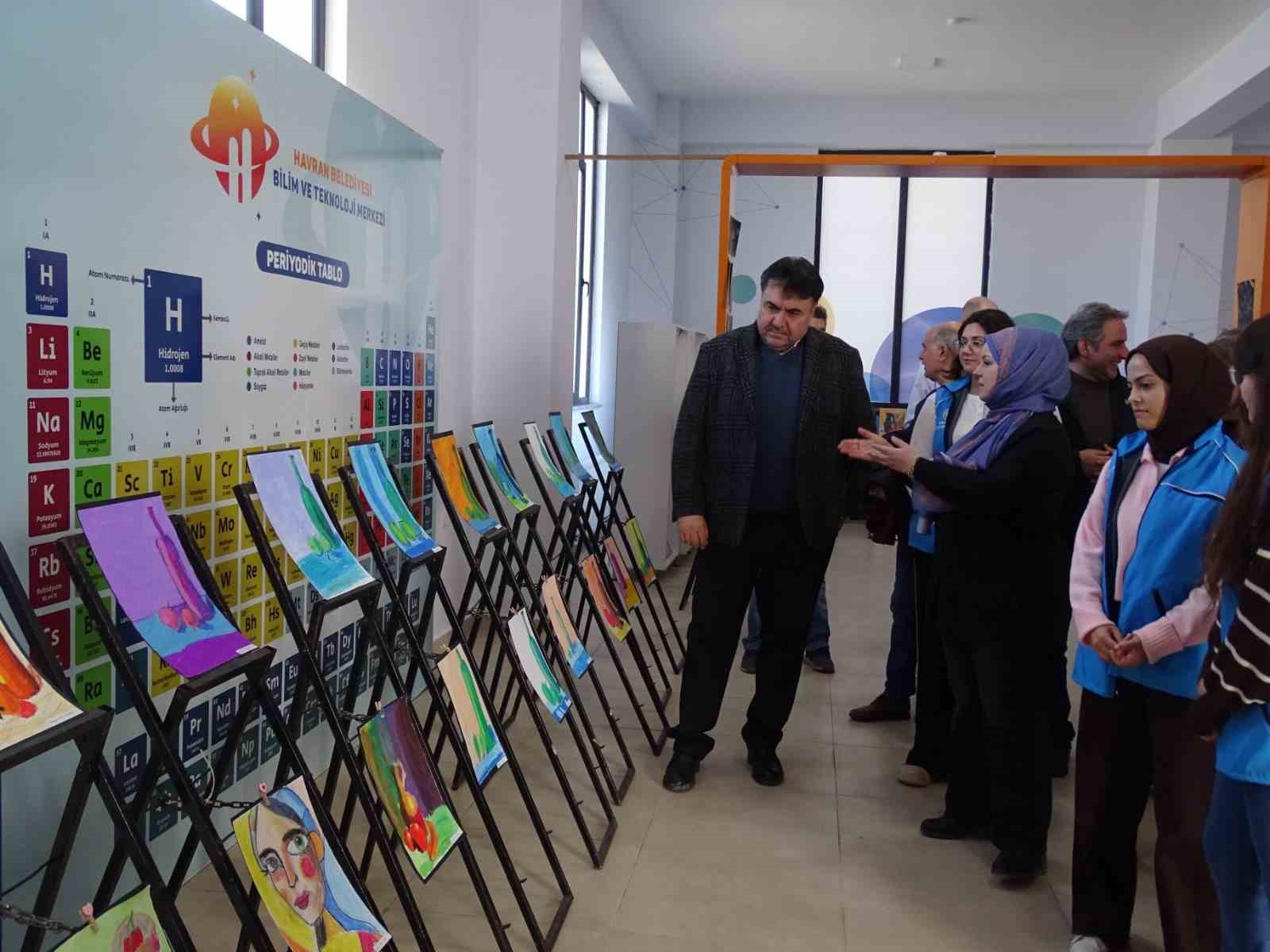 Ailece ahşap boyadılar