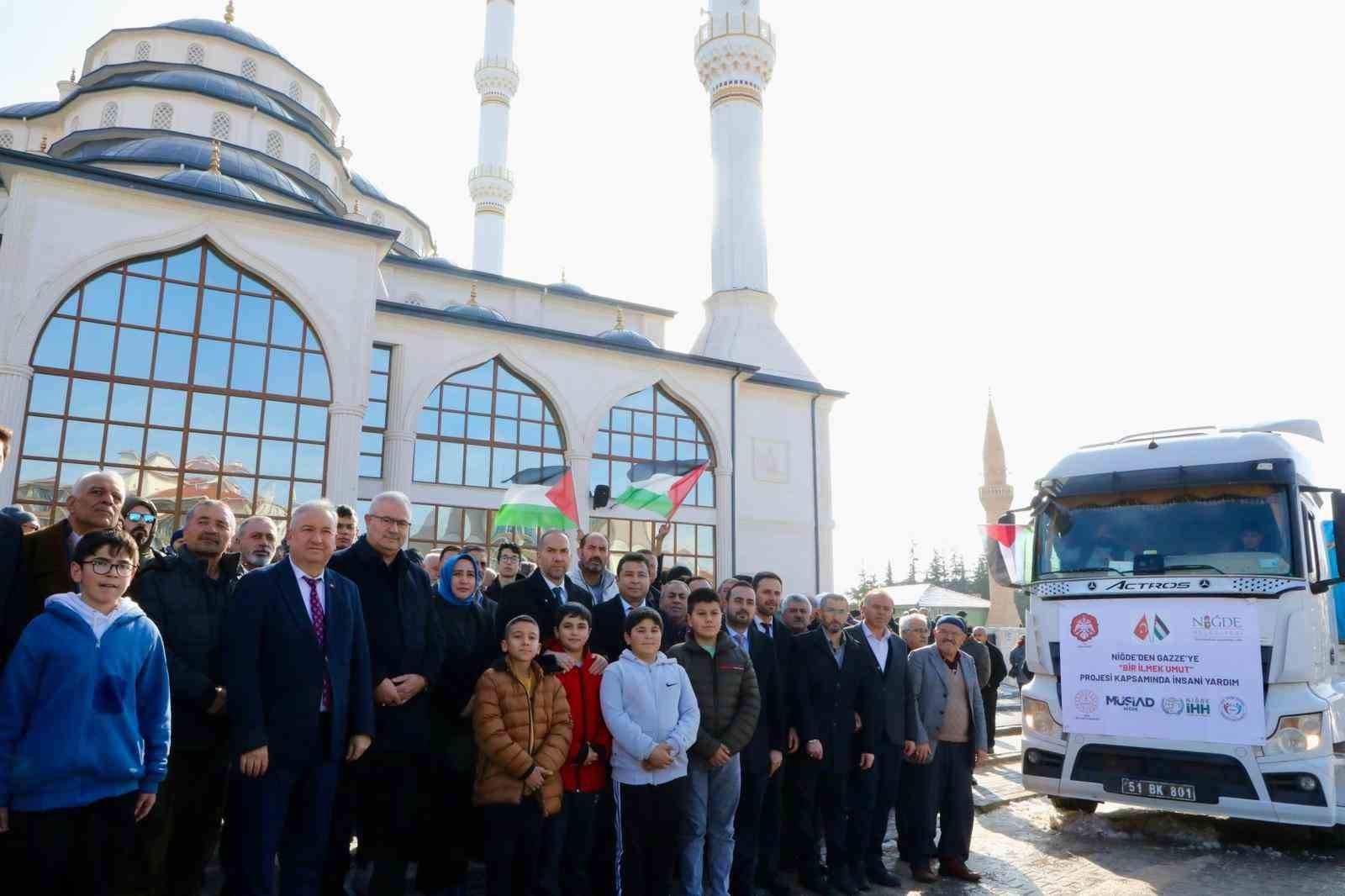 Gazze için tek yürek olan Niğde’den yardım tırı yola çıktı