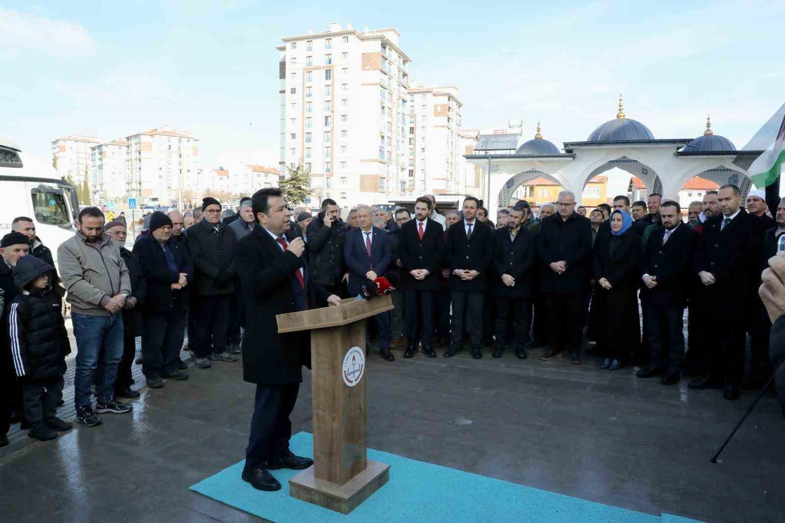 Gazze için tek yürek olan Niğde’den yardım tırı yola çıktı