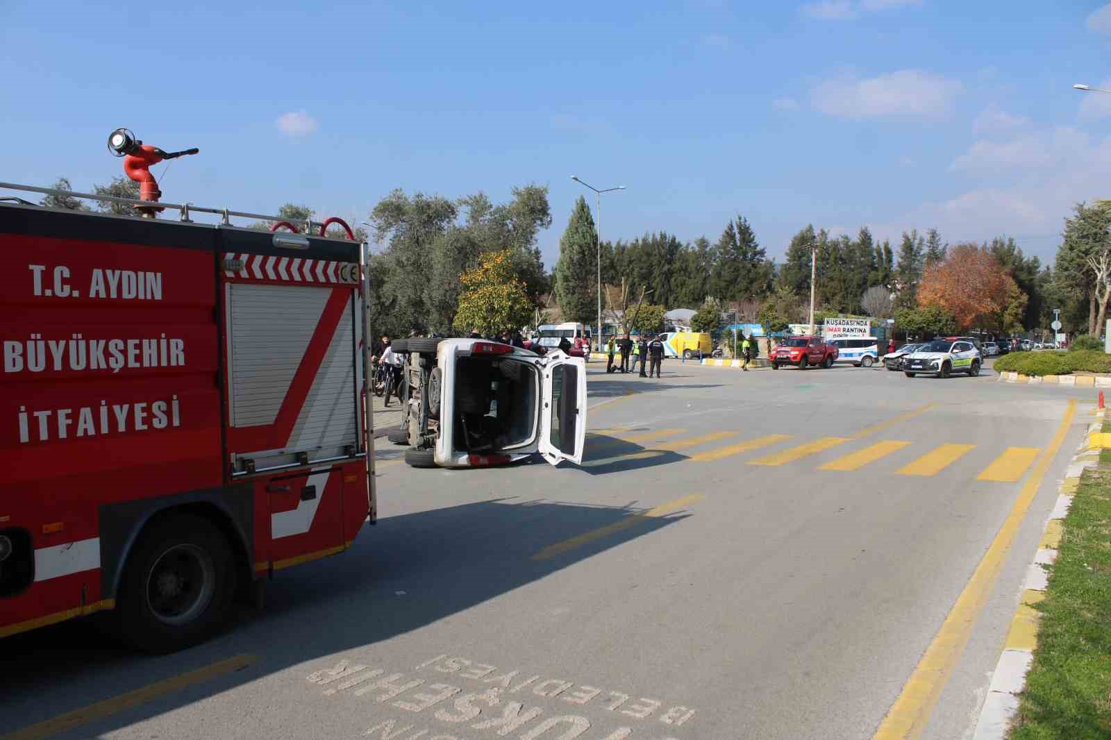 Otomobille çarpışan ticari araç yan yattı: 1 yaralı