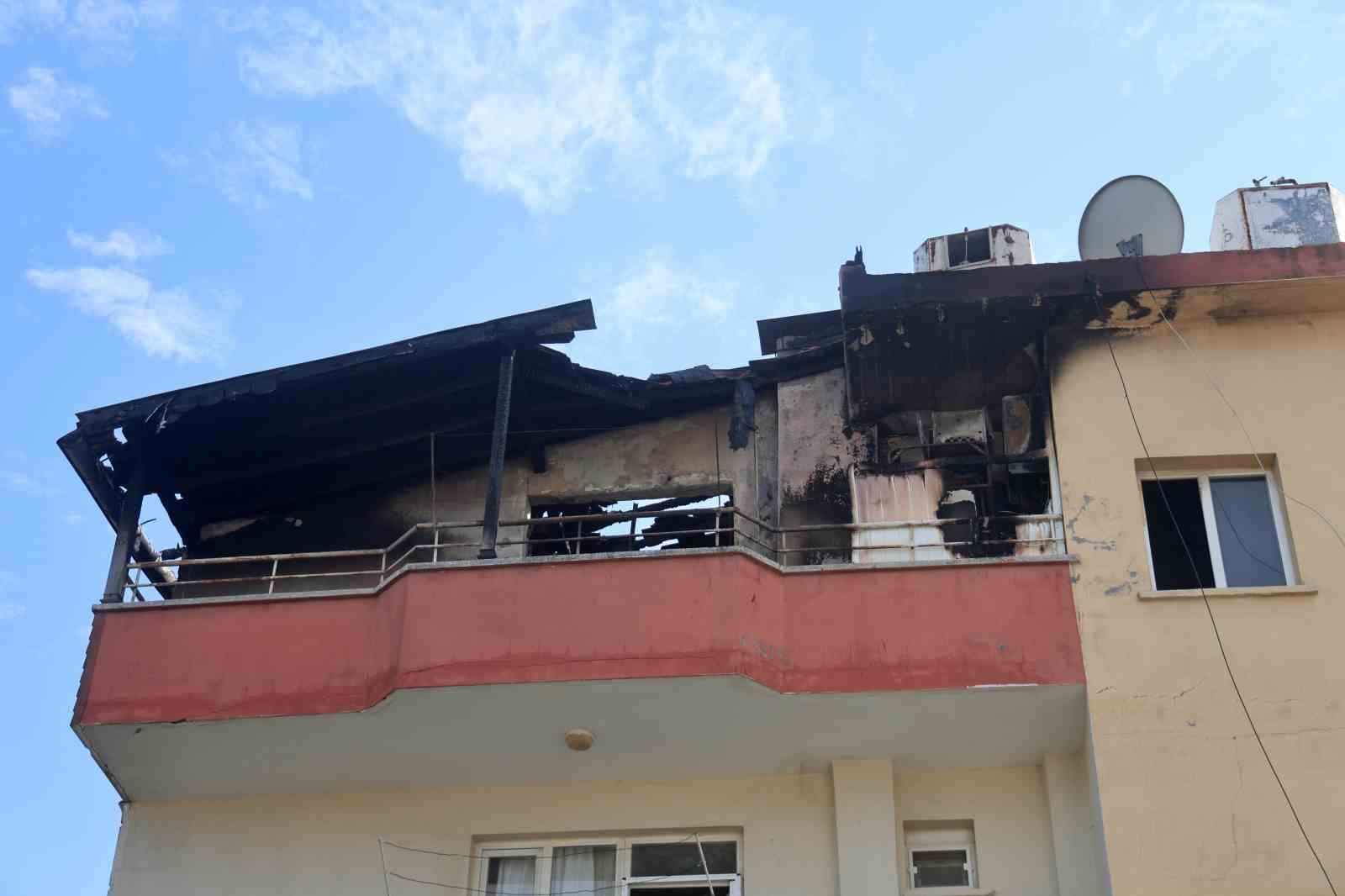 Depremde eşini ve evladını kaybeden kadın, ikinci kez felaketi yaşadığı yangında tüm birikimini ve yuvasını kaybetti