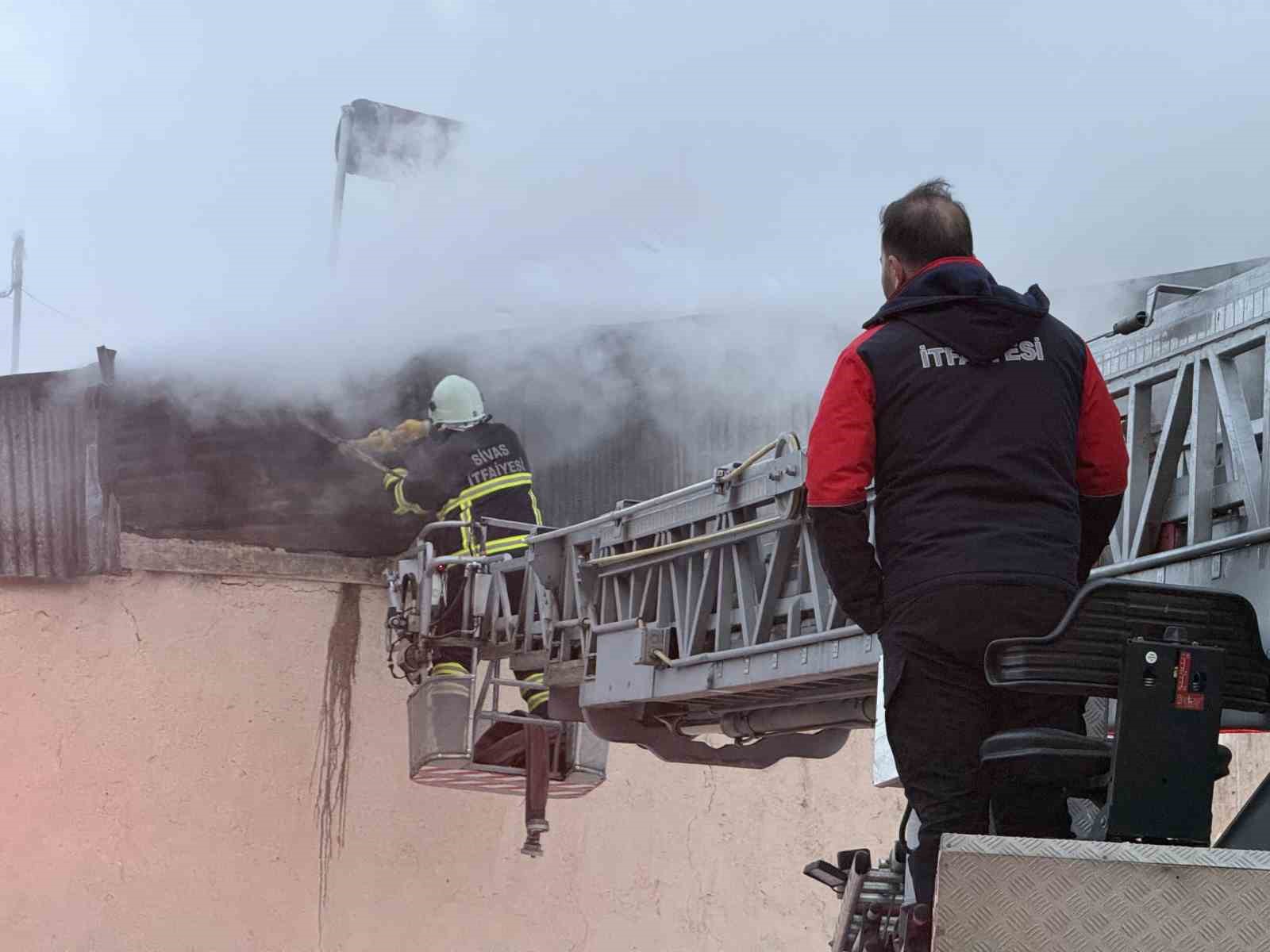 Paniğe neden olan yangın büyümeden söndürüldü
