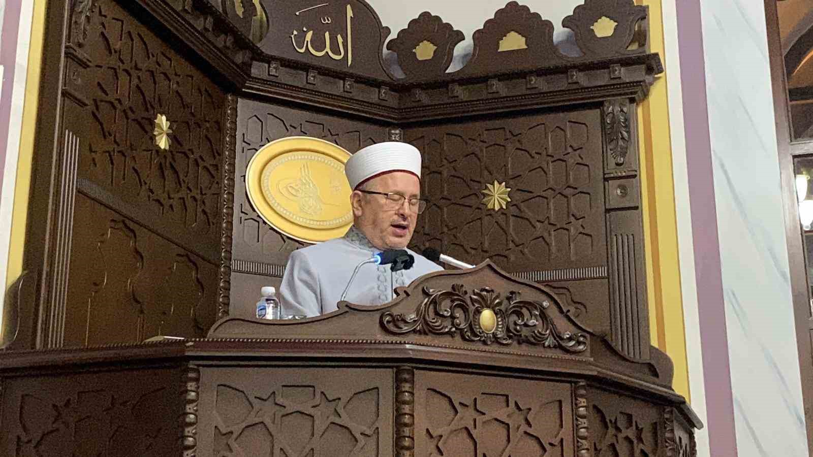 Bolu’da Miraç Kandili’nde vatandaşlar camilere akın etti