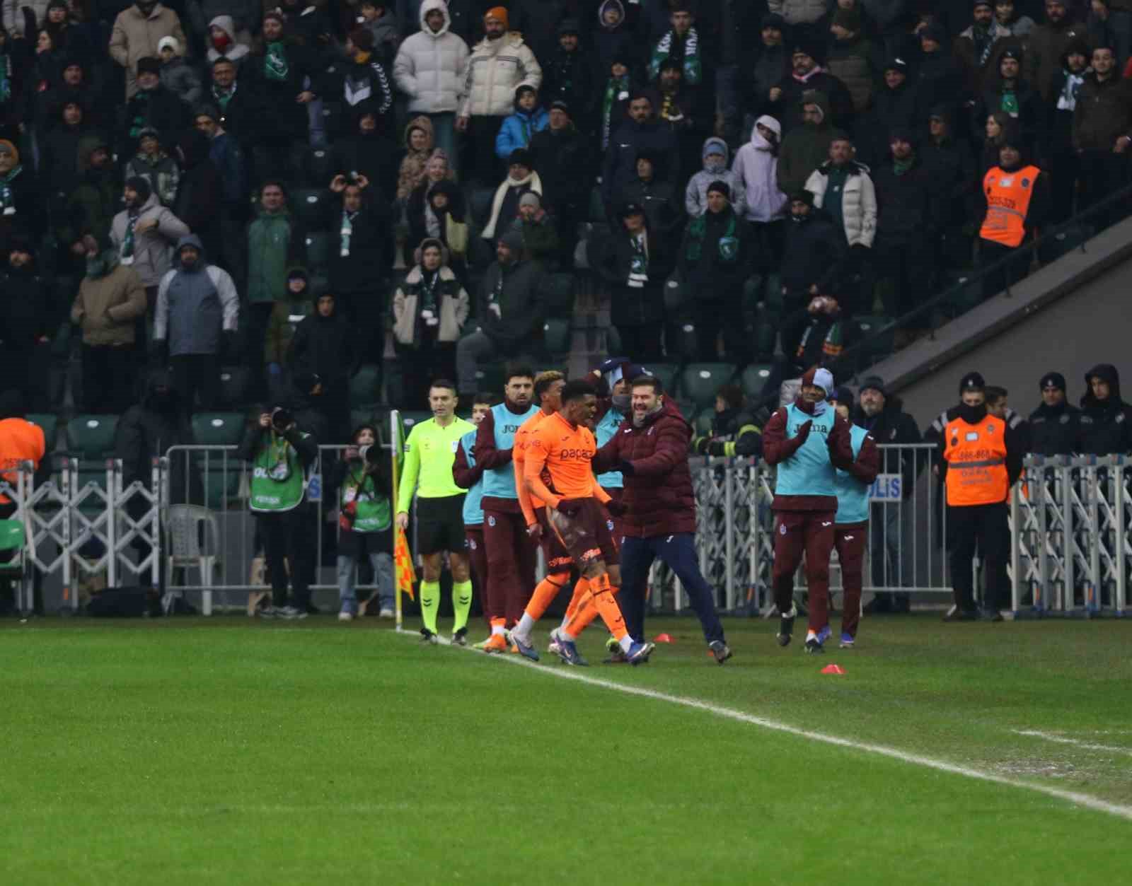 Trendyol Süper Lig: Kocaelispor: 1 - Trabzonspor: 1 (İlk yarı)