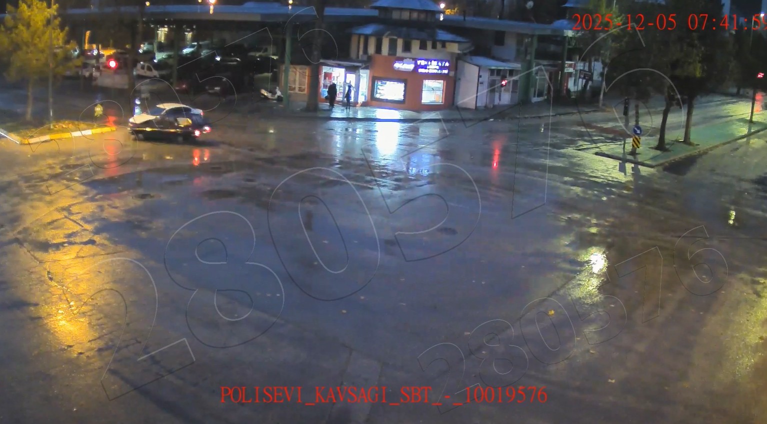 Isparta’da dikkatsiz sürücülerin neden olduğu kazalar KGYS kameralarına yansıdı