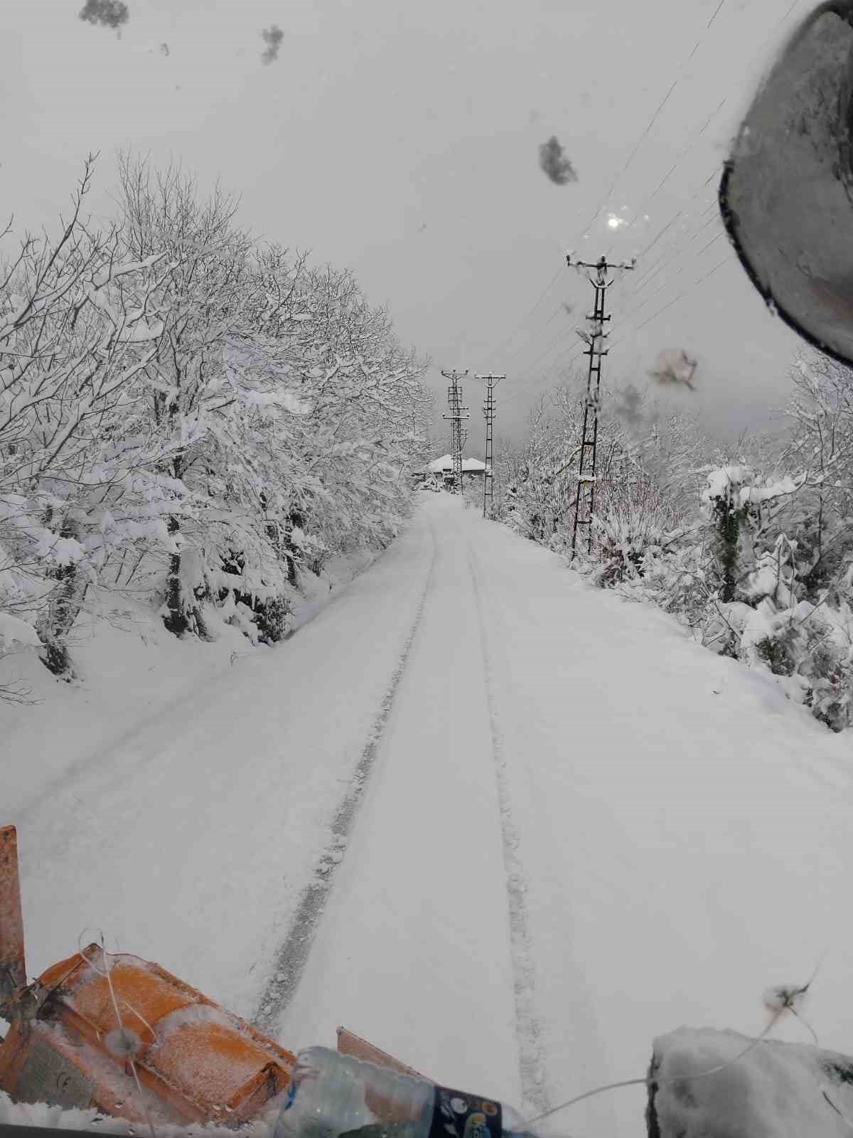 Çaycuma’da karla mücadele çalışmaları sürüyor
