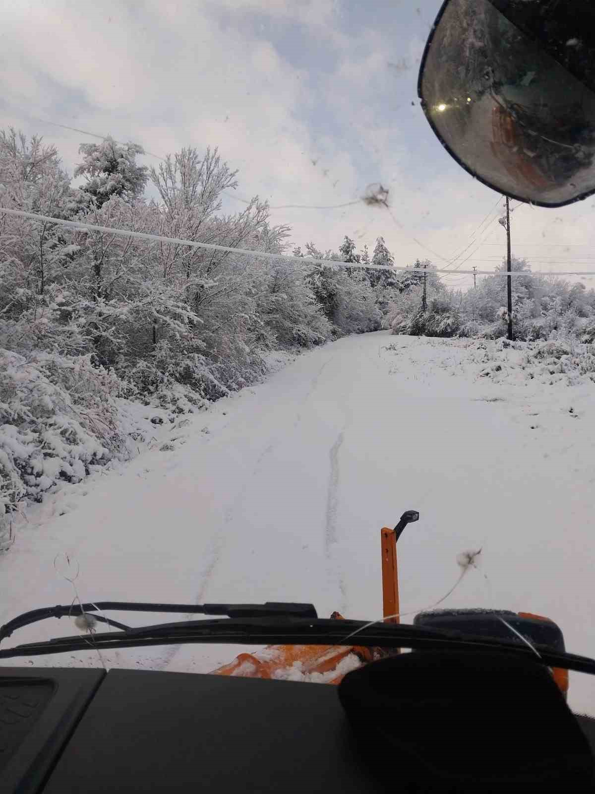 Çaycuma’da karla mücadele çalışmaları sürüyor