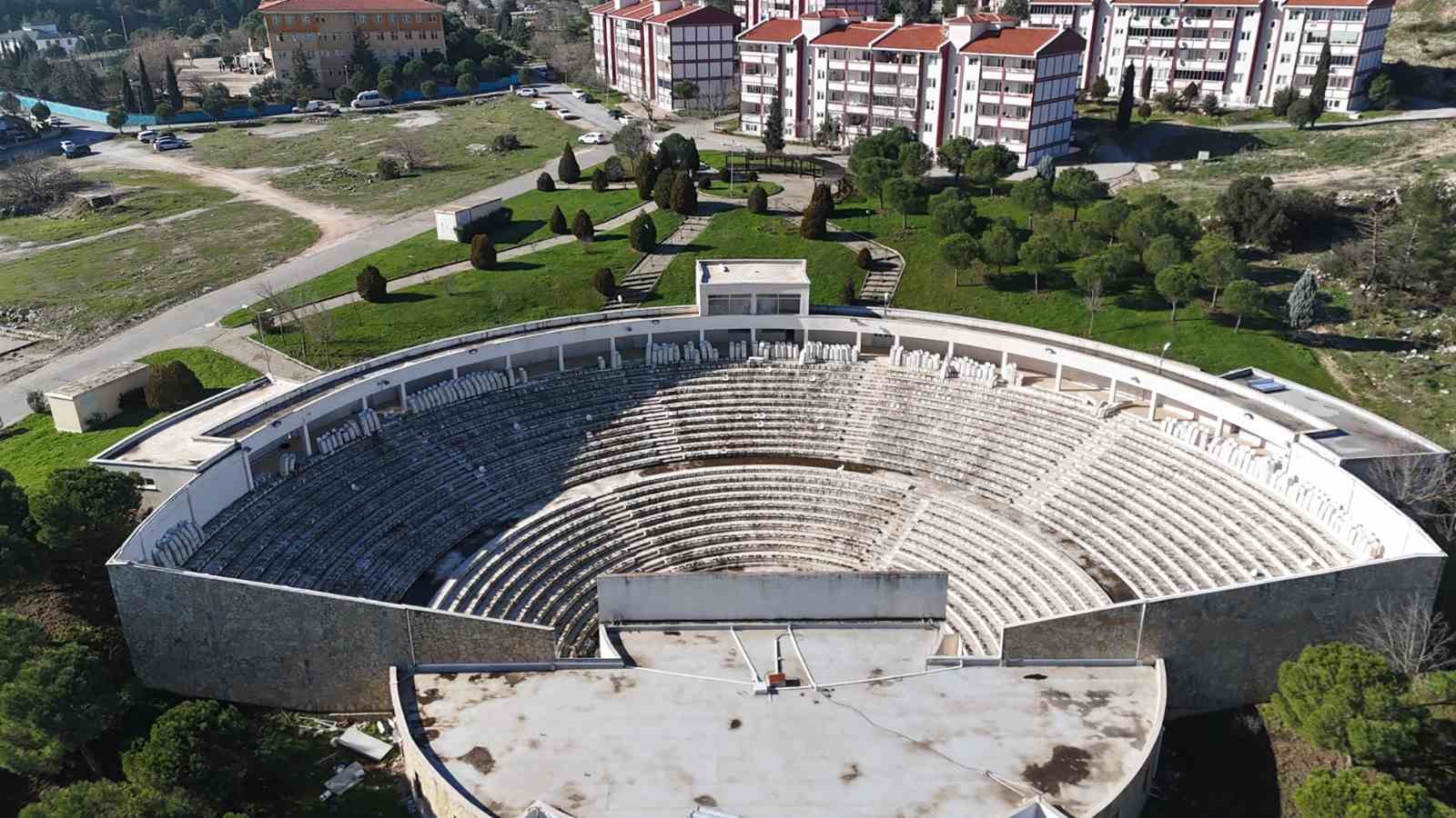 Şadan Gökovalı Açık Hava Tiyatrosu çağdaş bir yapıya kavuşuyor