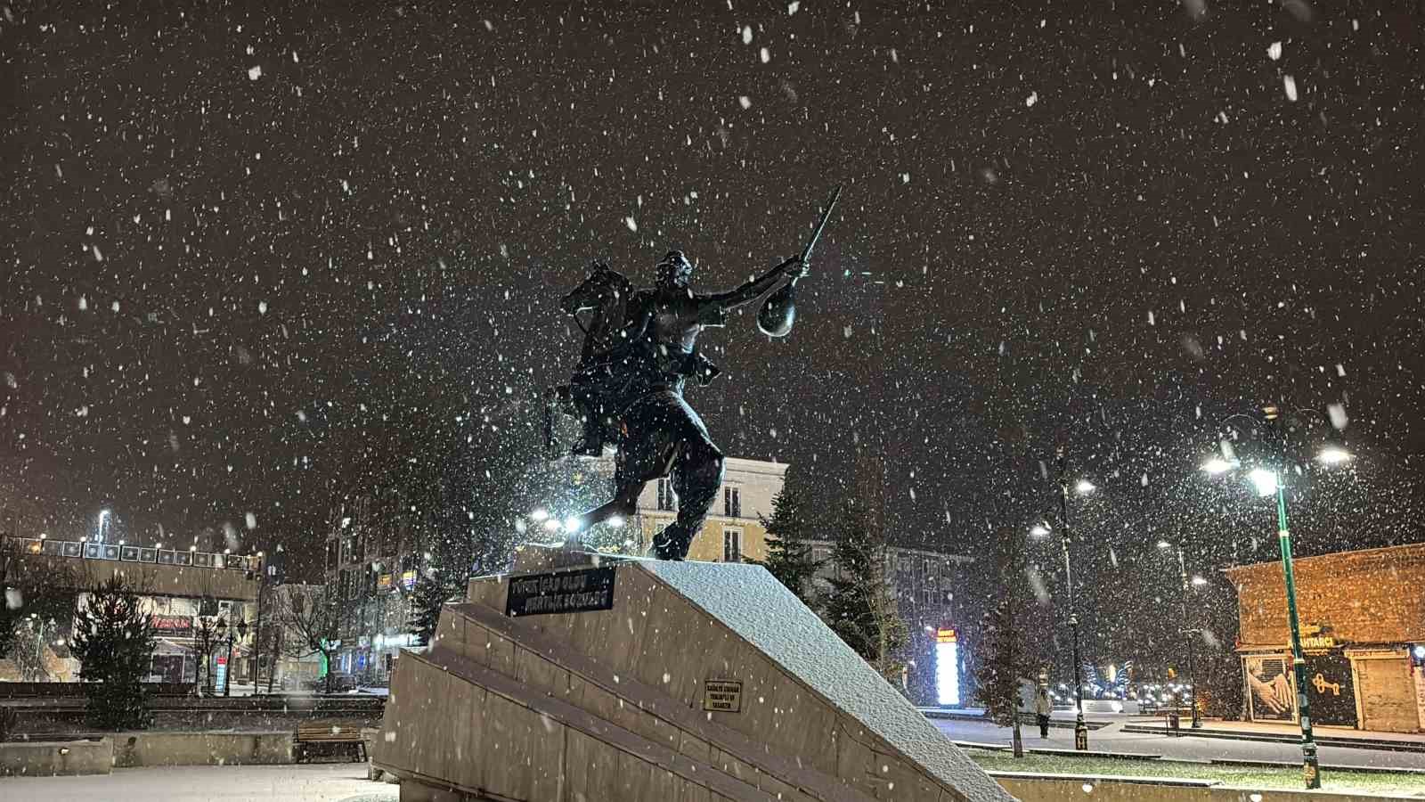 Bolu’da kar yağışı başladı