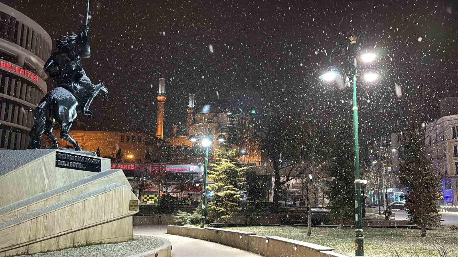 Bolu’da kar yağışı başladı