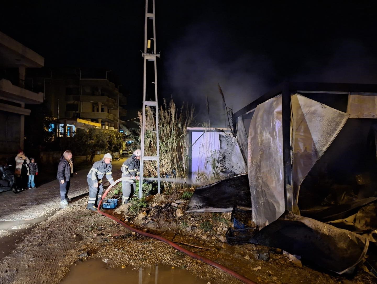 Samandağ’da konteyner yangını