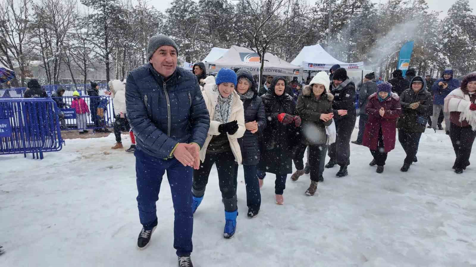 Çekmeköy’de kar şenliği: Yüzlerce vatandaş doyasıya eğlendi