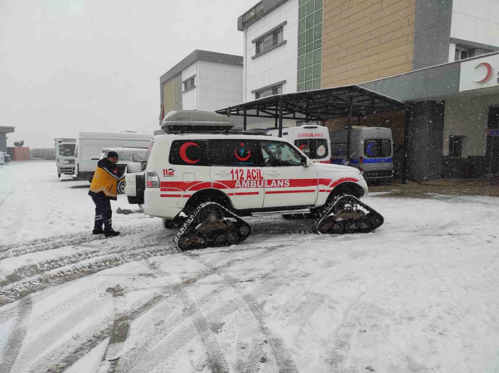 Sason’da karla mücadele sürüyor: Ekipler hastaları kurtarmak için seferber oldu