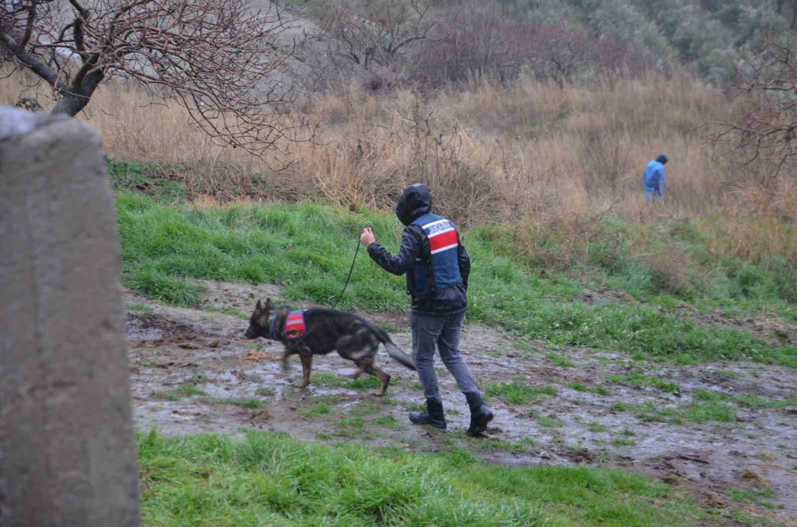 Demirci’de kayıp kadını arama çalışmaları 7’nci gününde sürüyor