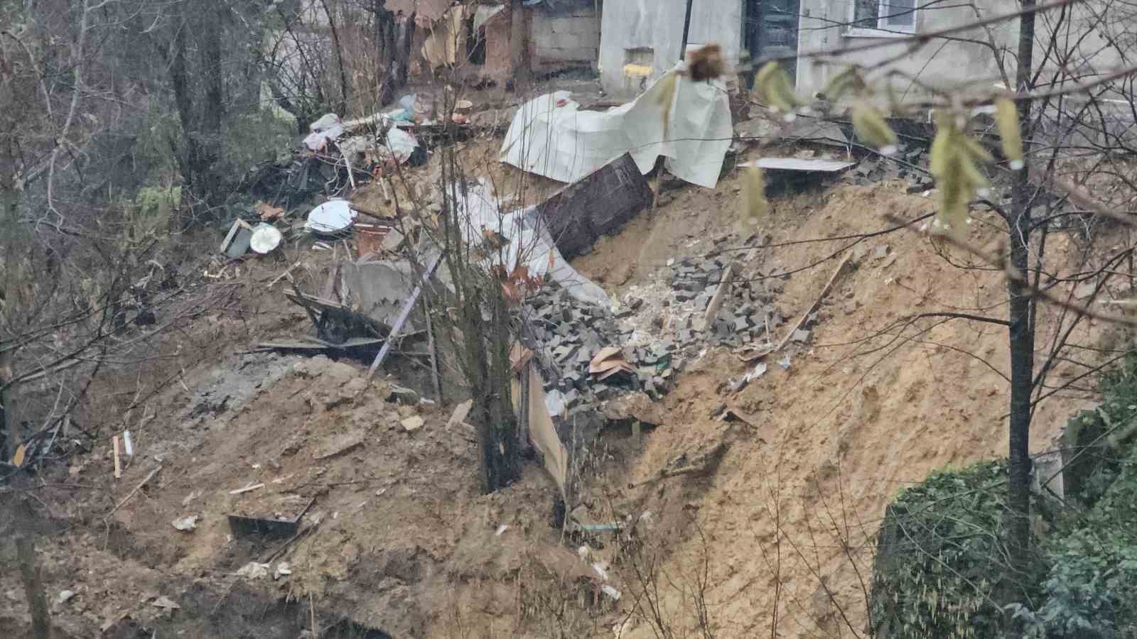 Zonguldak’ta korkutan heyelan: 8 kişilik aile tahliye edildi