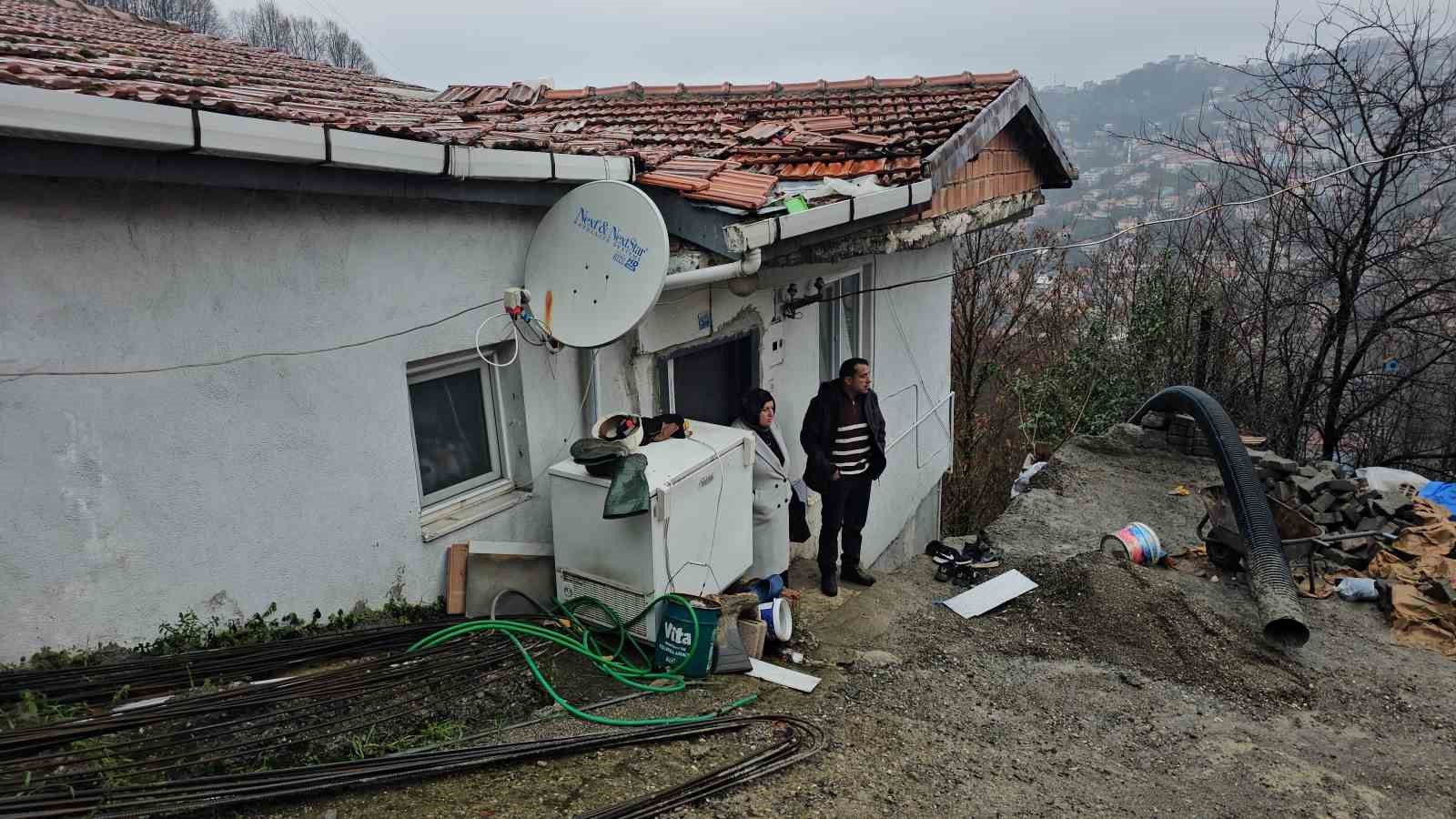 Zonguldak’ta korkutan heyelan: 8 kişilik aile tahliye edildi