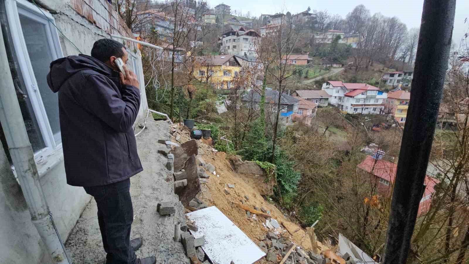 Zonguldak’ta korkutan heyelan: 8 kişilik aile tahliye edildi