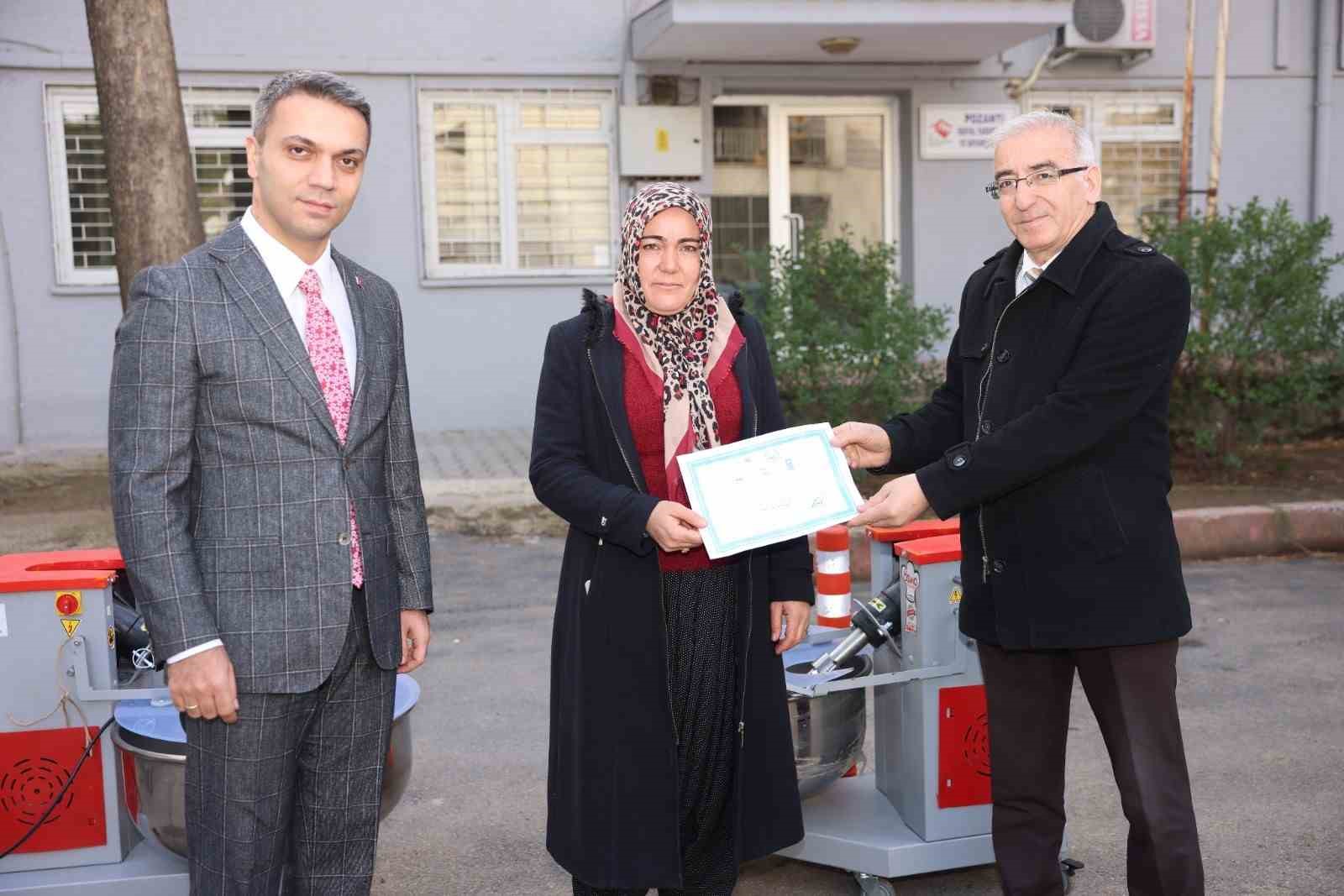 Pozantı’da üreticilere ekipman desteği verildi