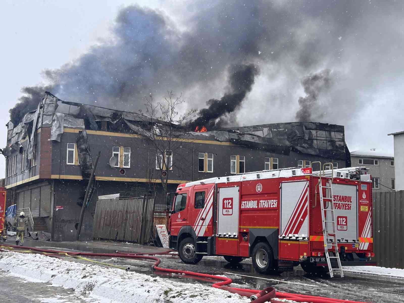 Tuzla’daki çakmak fabrikasında çıkan yangın kontrol altına alındı