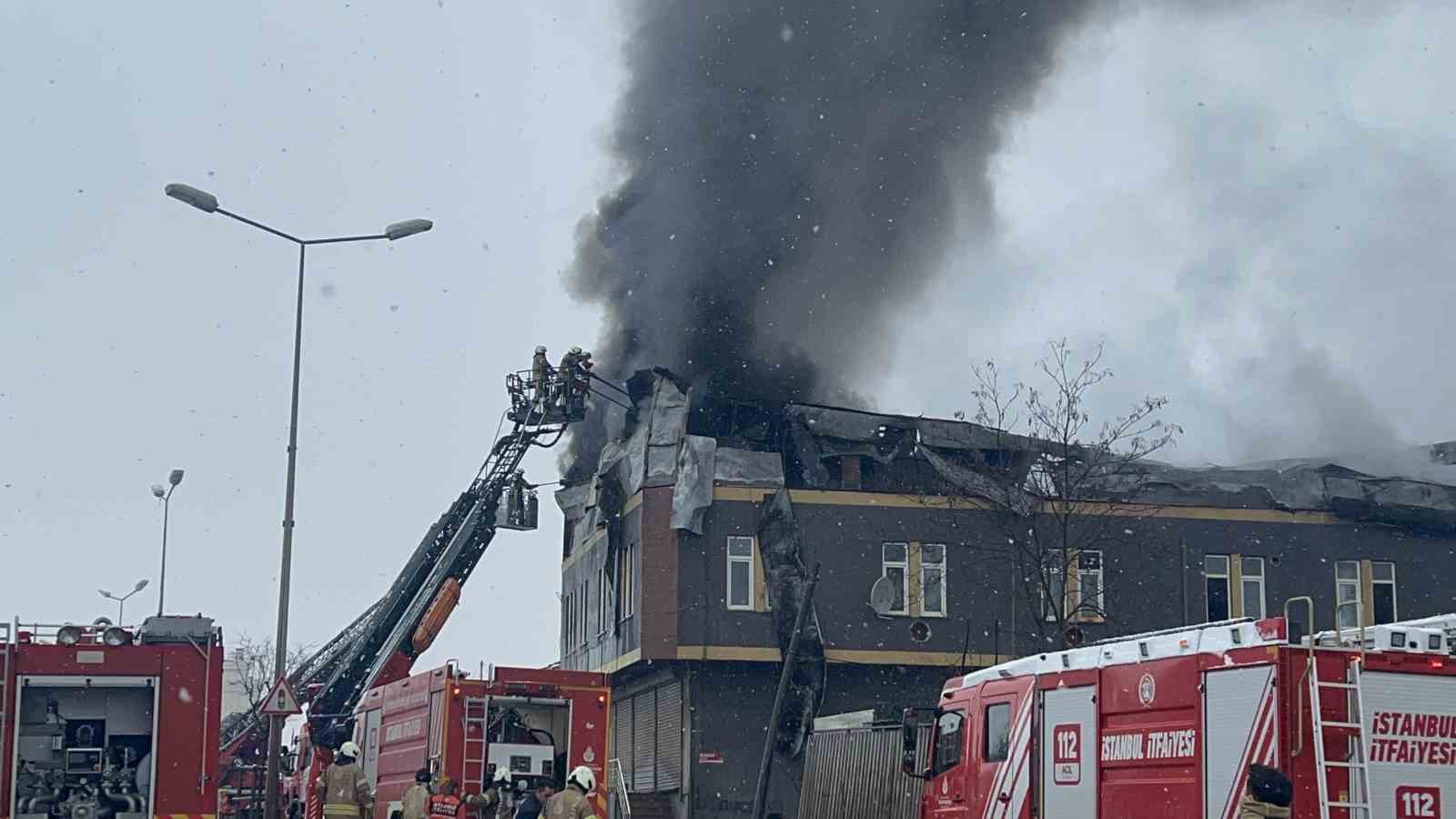 Tuzla’daki çakmak fabrikasında çıkan yangın kontrol altına alındı