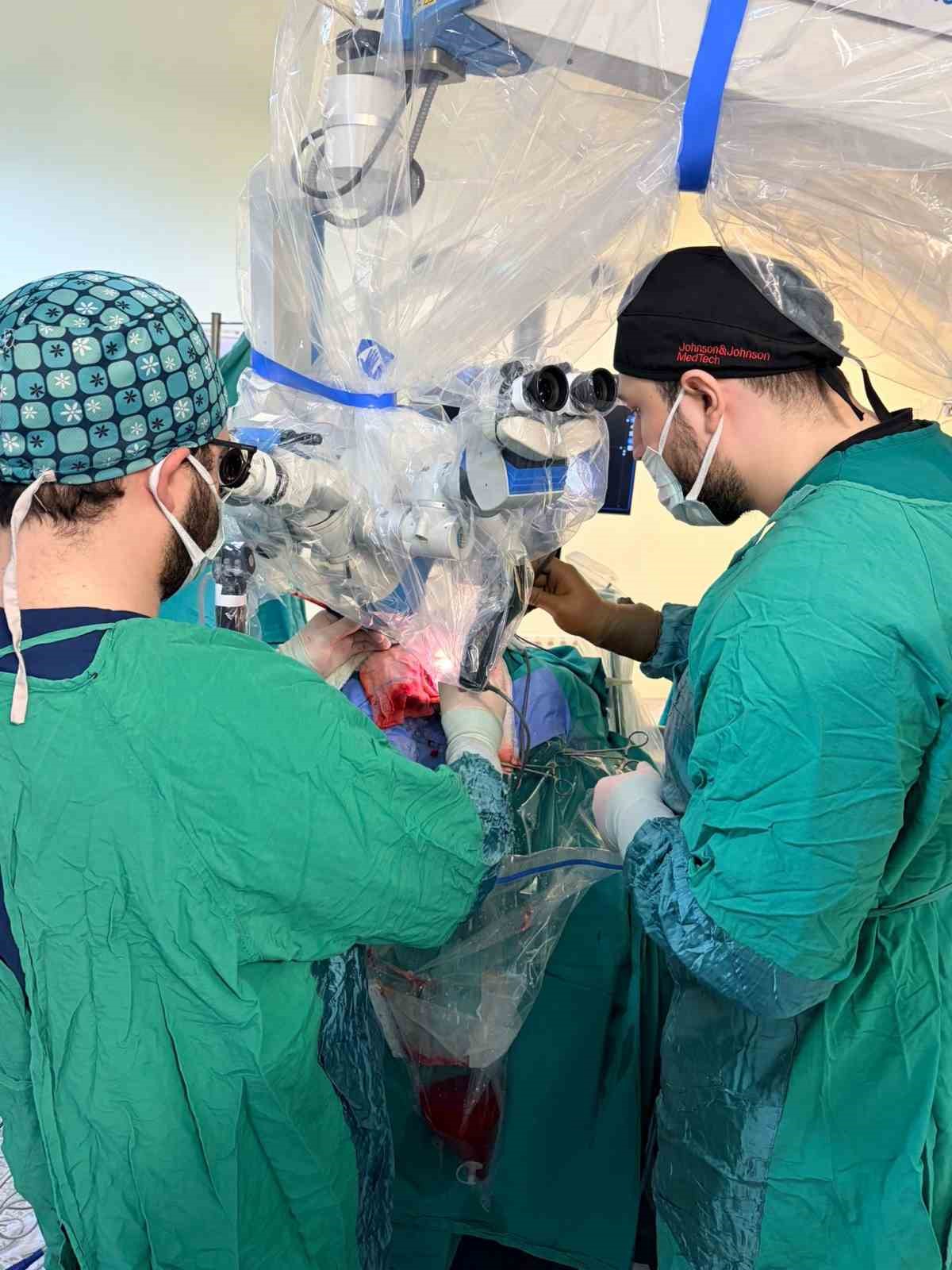 Ağrı’da ilk beyin tümörü ameliyatı başarıyla gerçekleştirildi