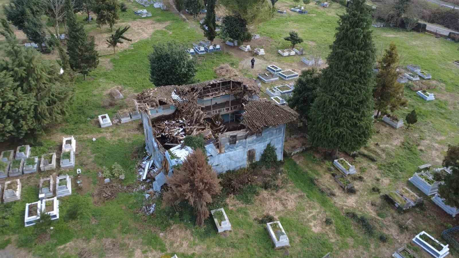 Asırlık cami ilgi bekliyor