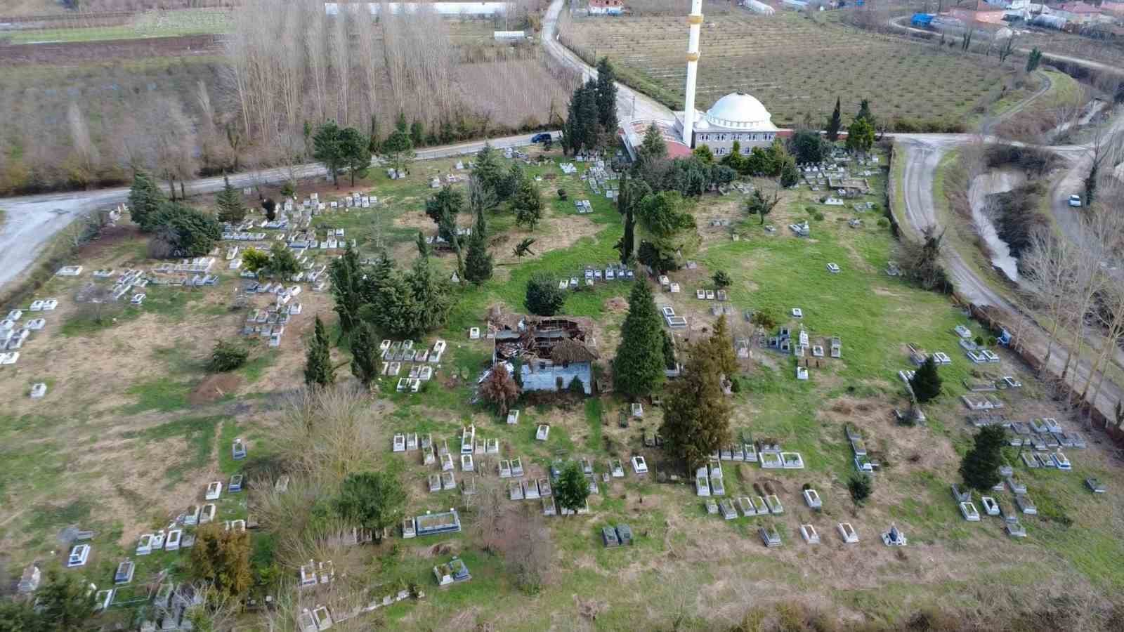 Asırlık cami ilgi bekliyor