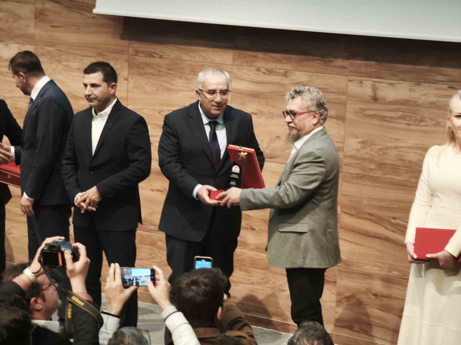 Çameli’ne çağ atlatan Başkan Arslan’a ’Yılın En Başarılı İlçe Belediye Başkanı’ ödülü verildi