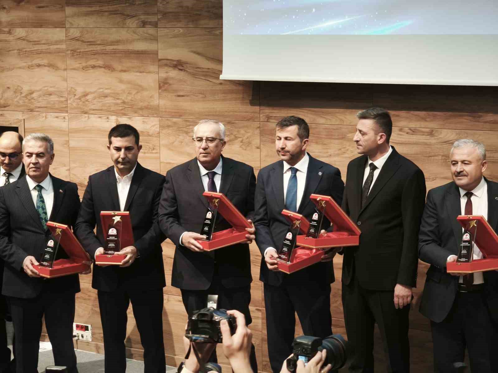 Çameli’ne çağ atlatan Başkan Arslan’a ’Yılın En Başarılı İlçe Belediye Başkanı’ ödülü verildi