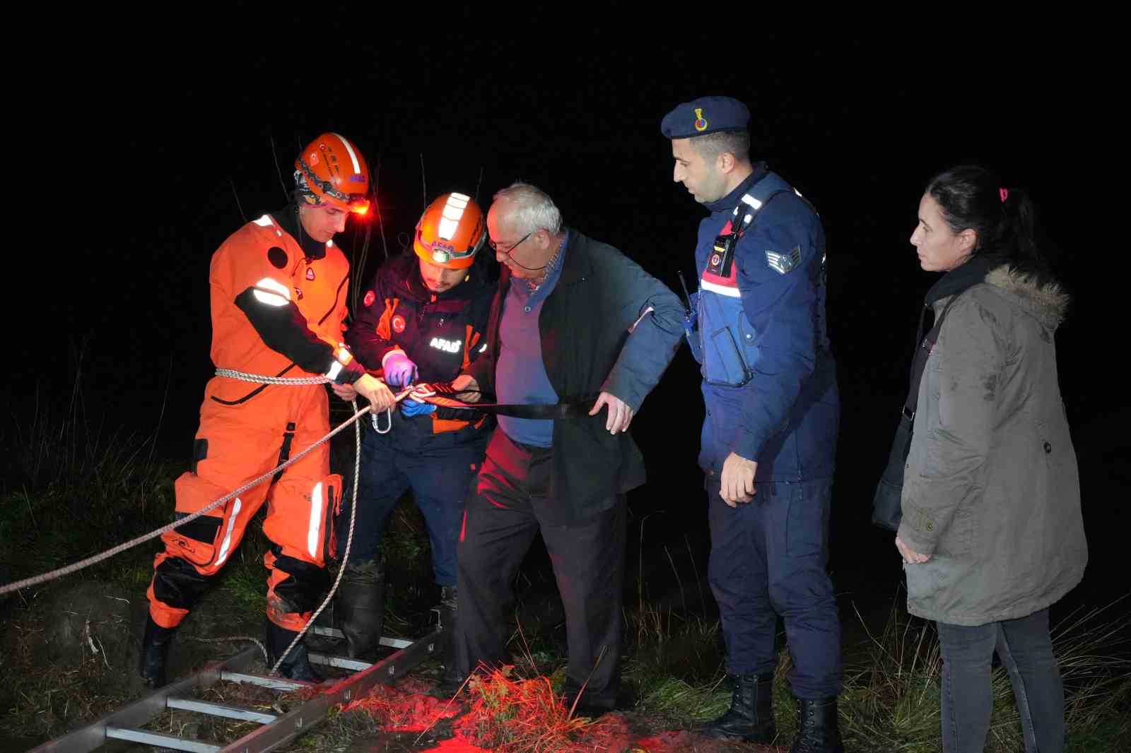 Edirne’de minibüs sulama kanalına düştü: Mahsur kalanlar kurtarıldı